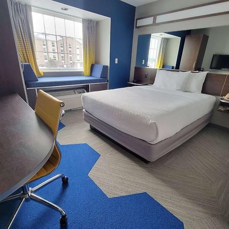 Microtel Inn & Suites By Wyndham Bluffs Каунсил-Блафс Экстерьер фото