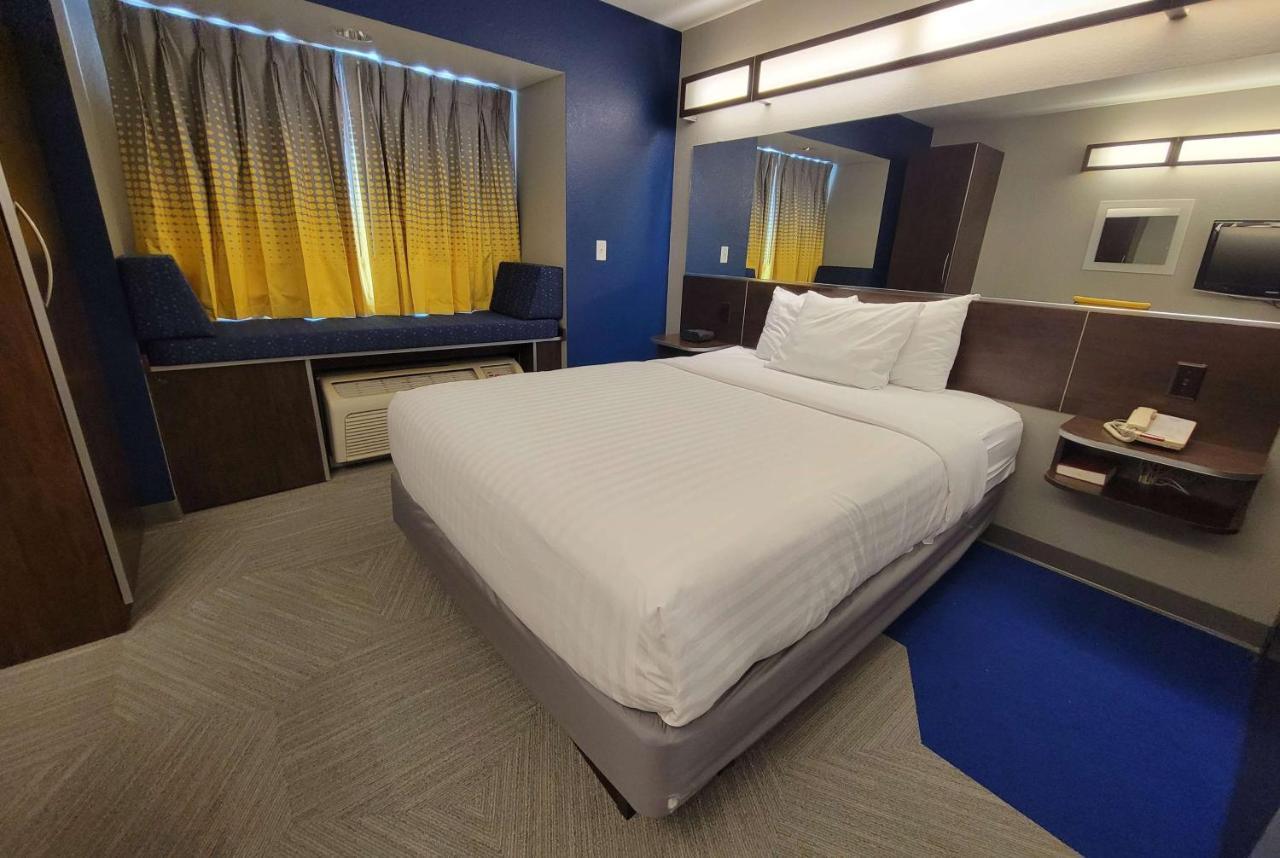 Microtel Inn & Suites By Wyndham Bluffs Каунсил-Блафс Экстерьер фото