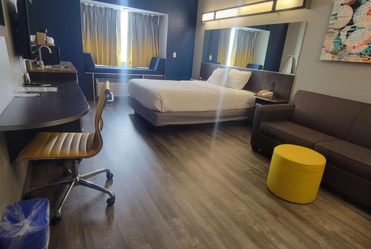 Microtel Inn & Suites By Wyndham Bluffs Каунсил-Блафс Экстерьер фото