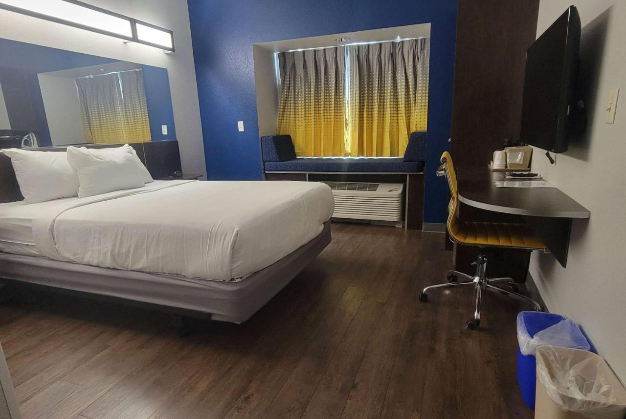 Microtel Inn & Suites By Wyndham Bluffs Каунсил-Блафс Экстерьер фото