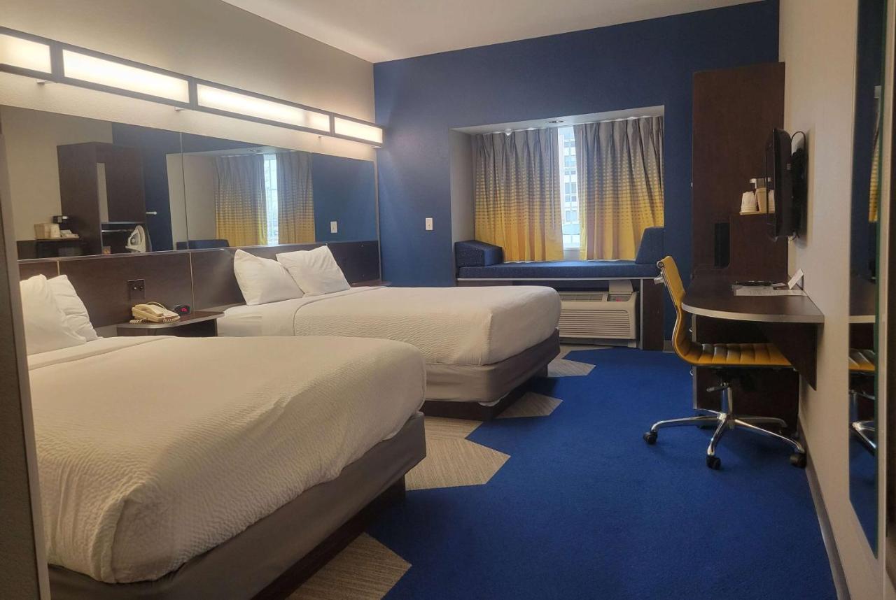 Microtel Inn & Suites By Wyndham Bluffs Каунсил-Блафс Экстерьер фото