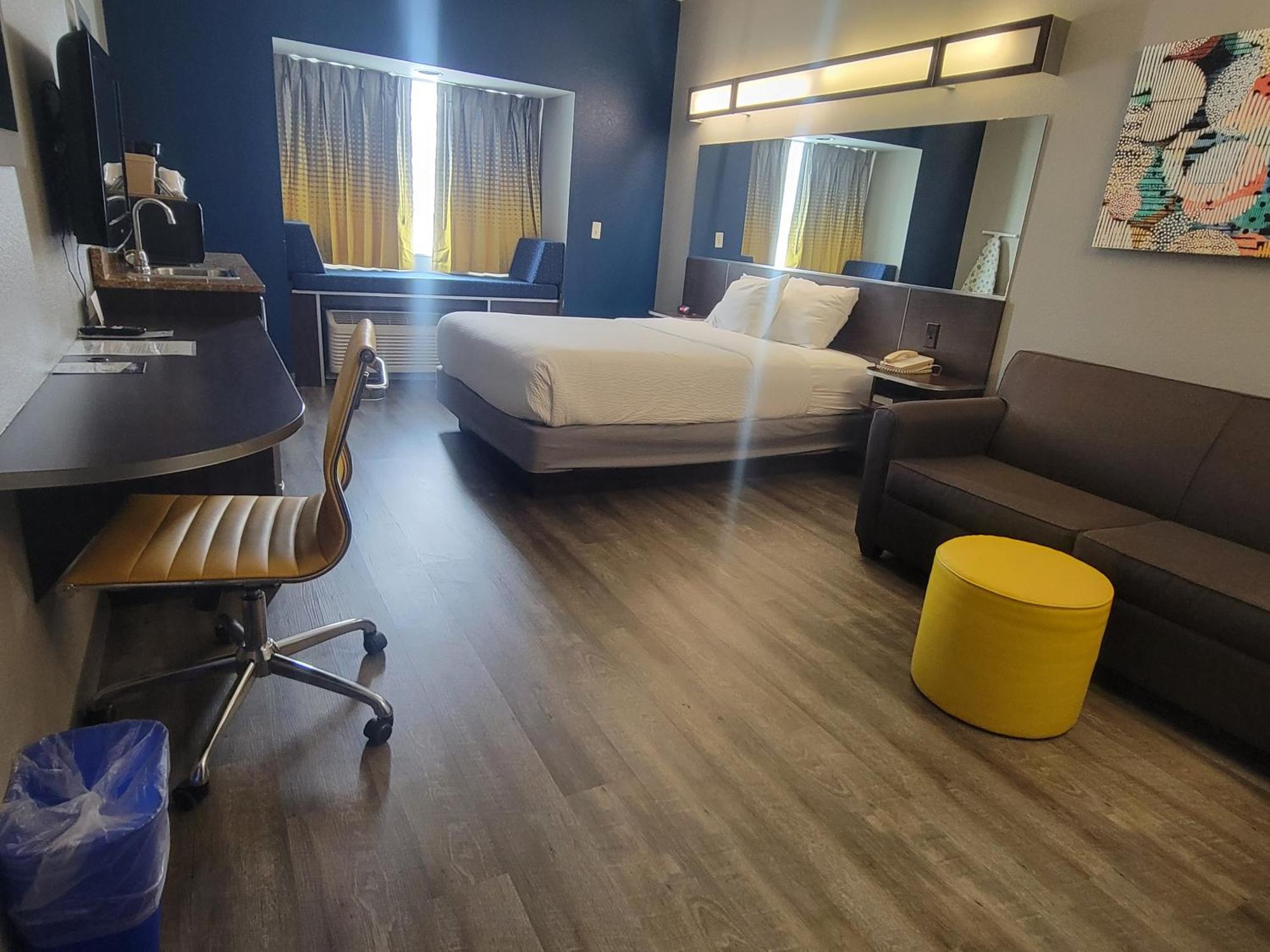Microtel Inn & Suites By Wyndham Bluffs Каунсил-Блафс Экстерьер фото