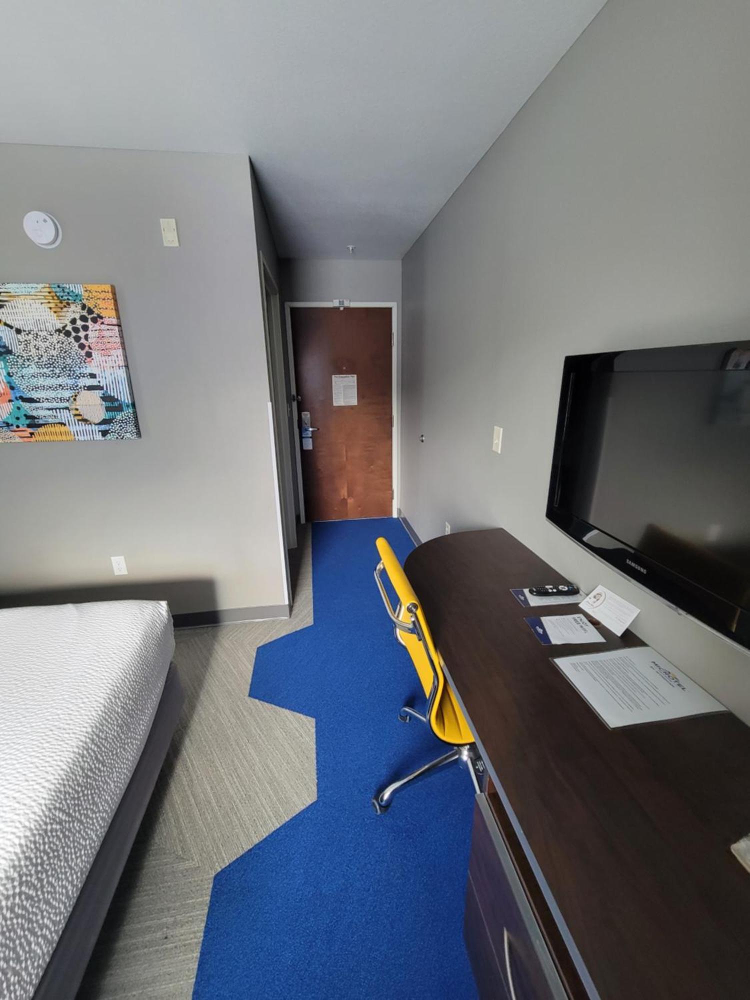 Microtel Inn & Suites By Wyndham Bluffs Каунсил-Блафс Экстерьер фото