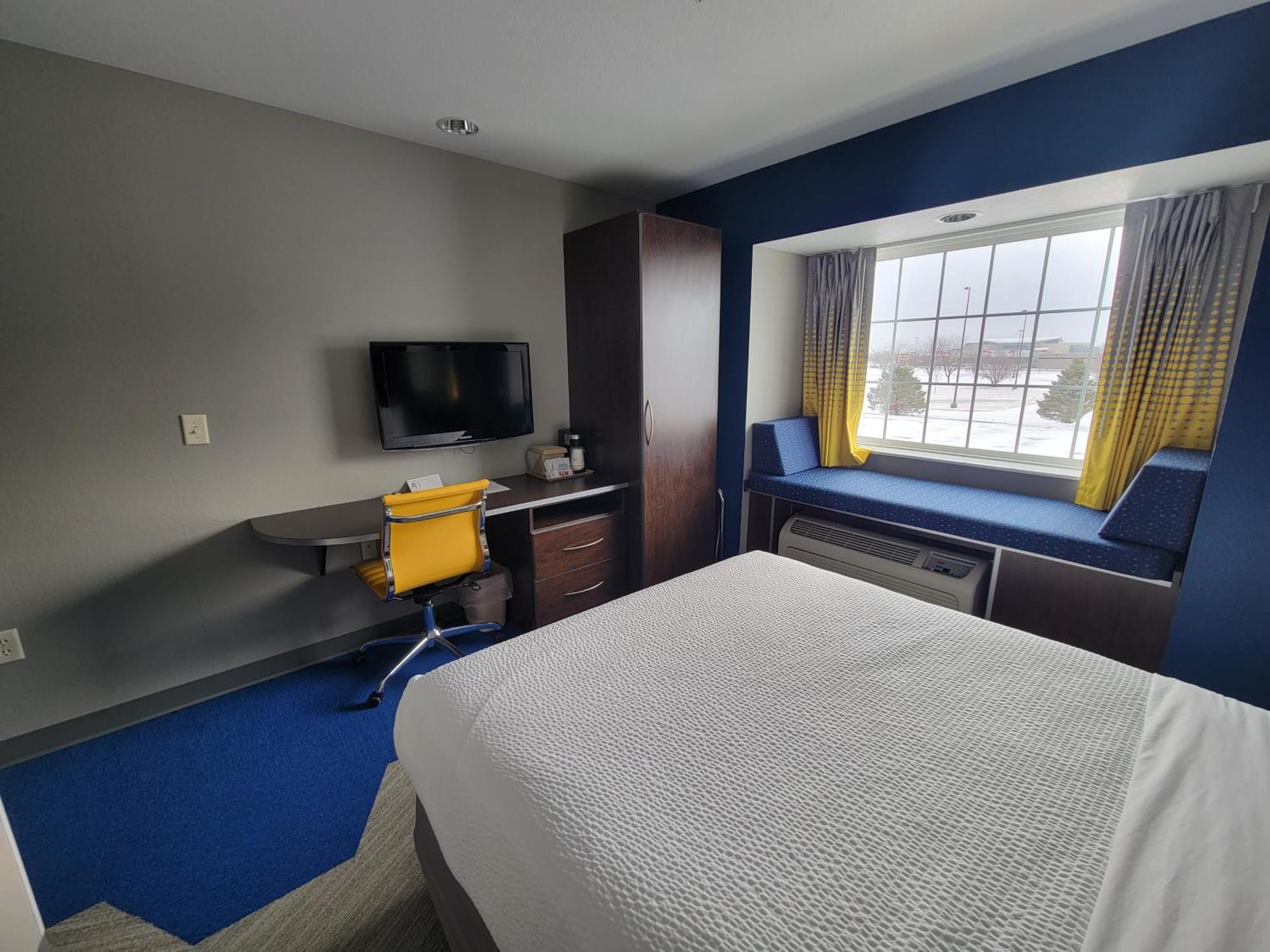 Microtel Inn & Suites By Wyndham Bluffs Каунсил-Блафс Экстерьер фото