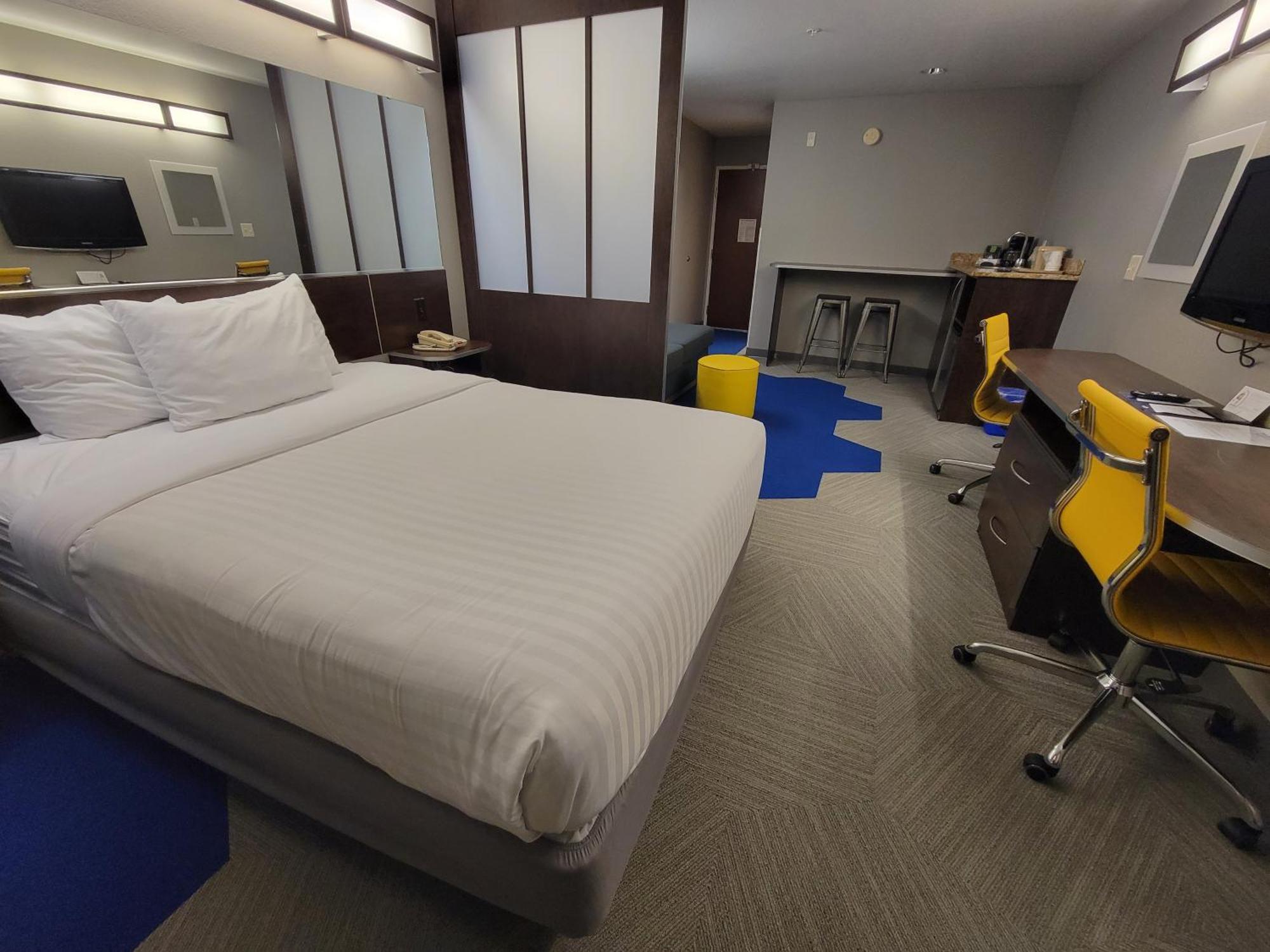 Microtel Inn & Suites By Wyndham Bluffs Каунсил-Блафс Экстерьер фото