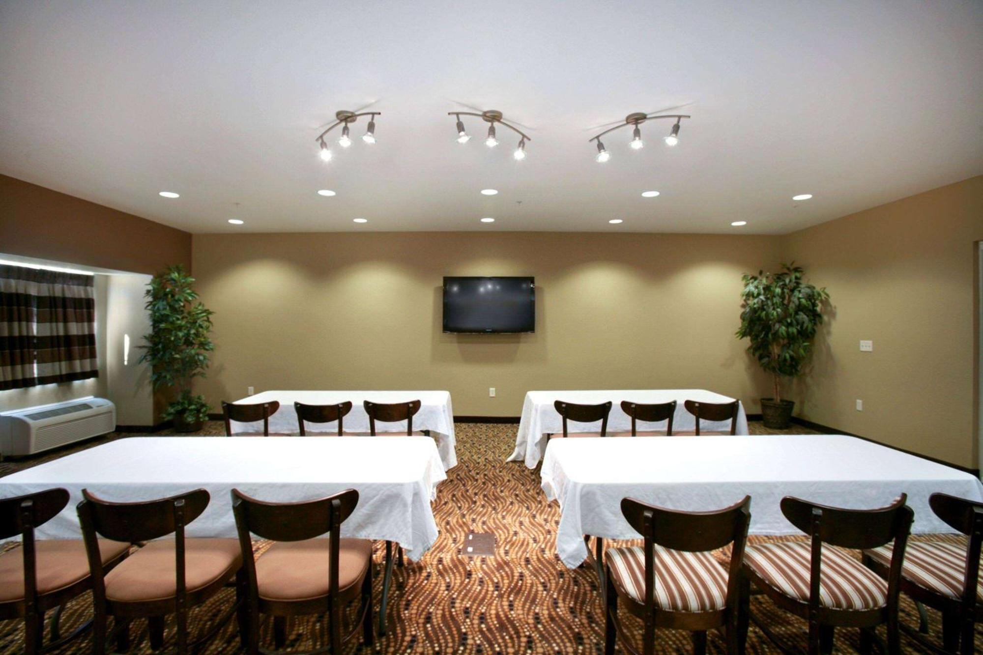 Microtel Inn & Suites By Wyndham Bluffs Каунсил-Блафс Экстерьер фото
